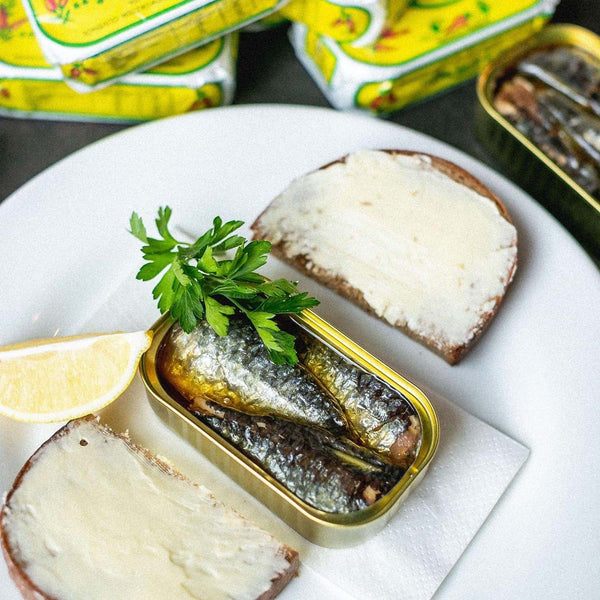 Nuri Spiced Sardines in Olive Oil with two slices of bread and cream cheese