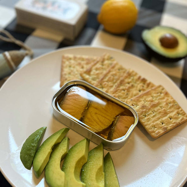 José Gourmet Smoked Salmon in EVOO served with crackers and avocado