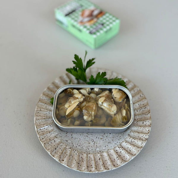 An opened tin of Samare White Clams in Brine