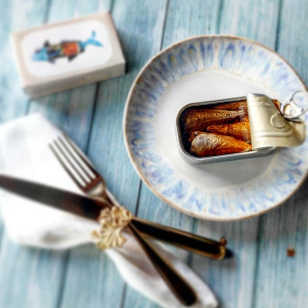 José Gourmet Stickleback in Pickled Sauce - served in an opened tin