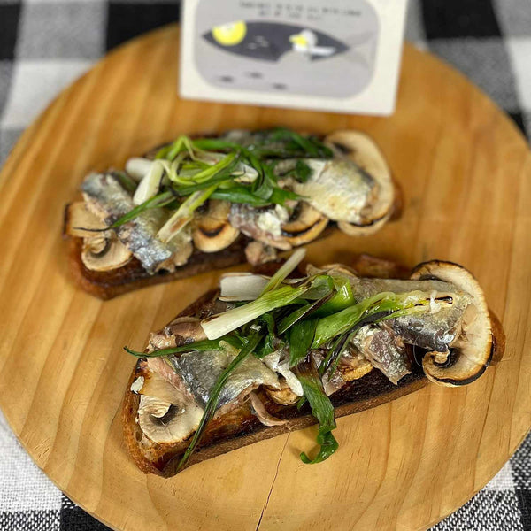 José Gourmet Sardines with Lemon & Olive Oil on toasted bread with mushrooms
