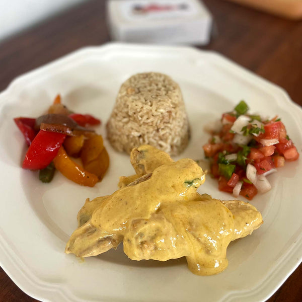 José Gourmet Mackerel Fillets in Curry served on a plate with rice, peppers and salad