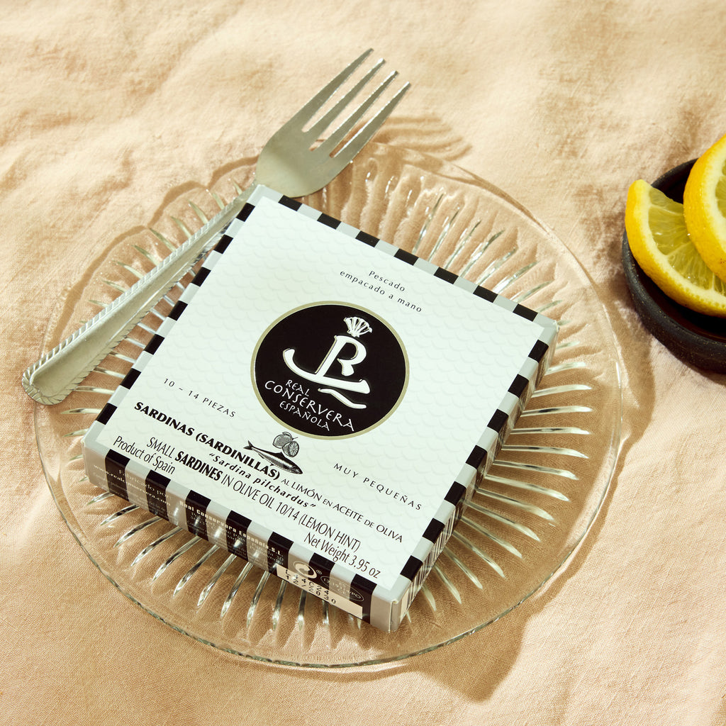Real Conservera Española Small Sardines with Lemon in Olive Oil 10/14