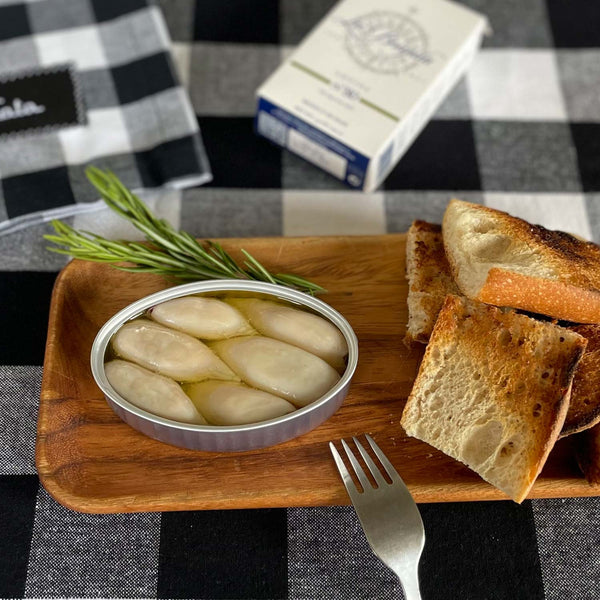 La Brujula Squid served with some toasted bread