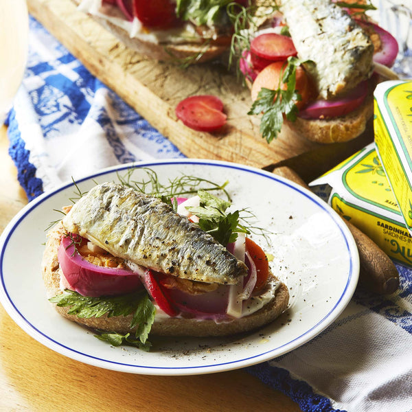 Nuri Sardines in Olive Oil served on bread with with salad, onions and beets