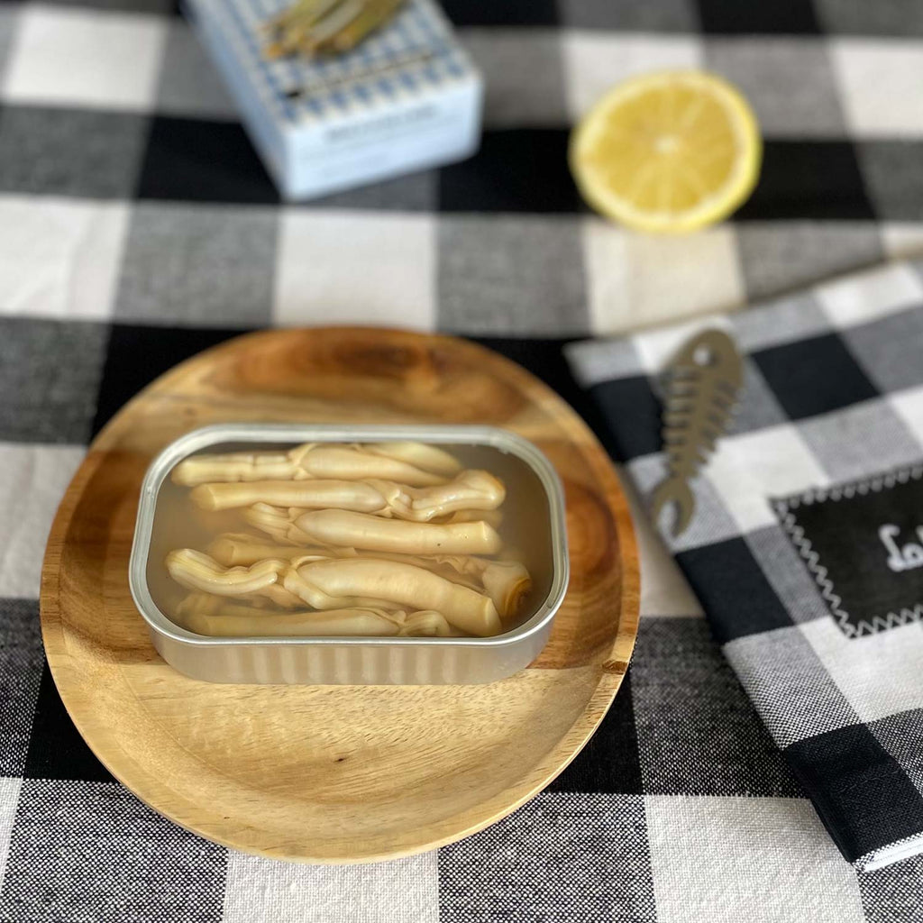 An opened tin of Samare Razor Clams in Brine