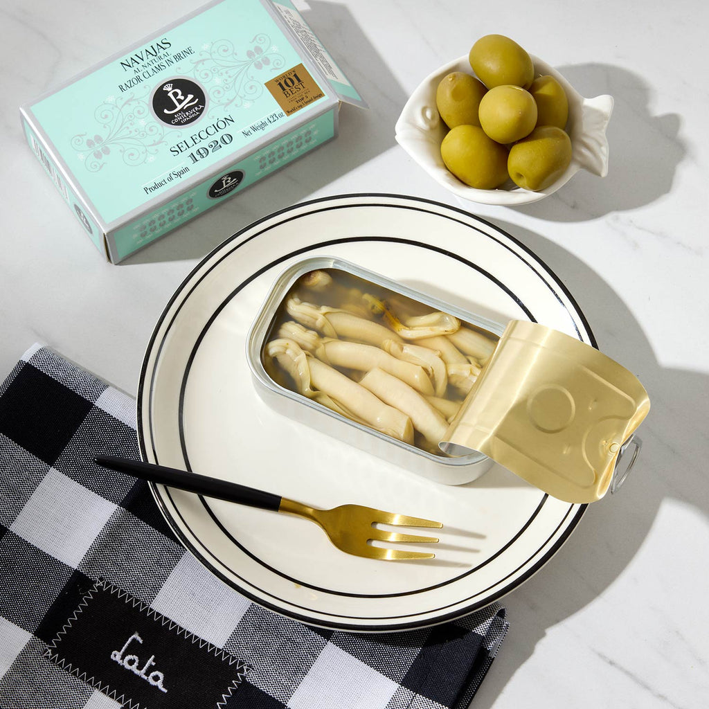 An opened tin of Real Conservera Española Razor Clams in Brine
