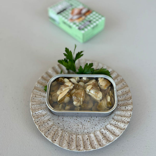 An opened tin of Samare White Clams in Brine 