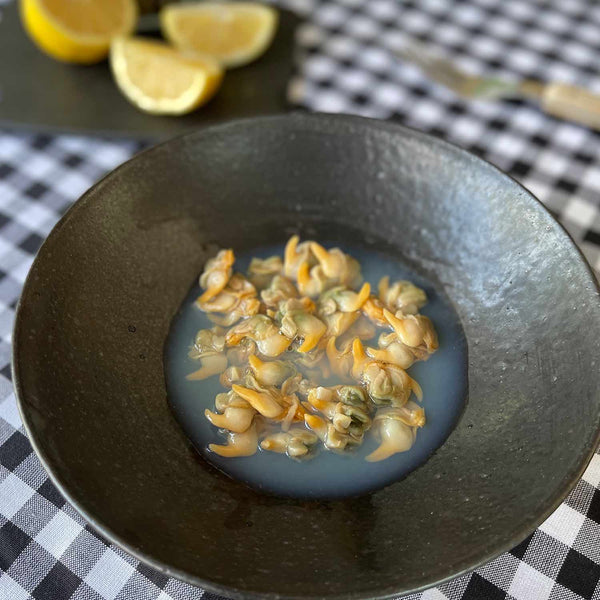 How to eat Conservas de Cambados Cockles in Brine