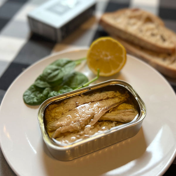  Ramón Peña Mackerel in Olive Oil with Lemon - served in an opened tin